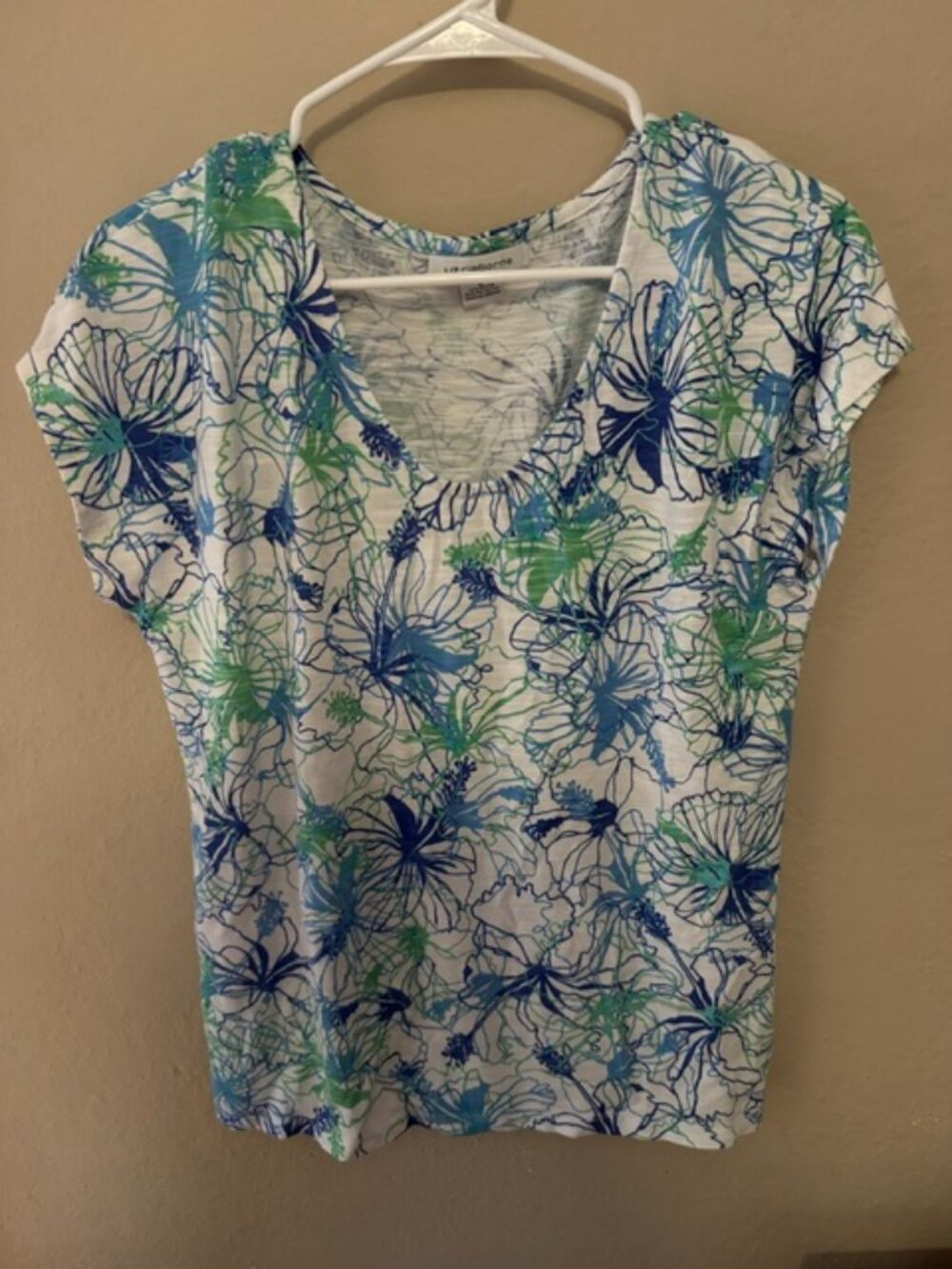 Women's Liz Claiborne t-shirt